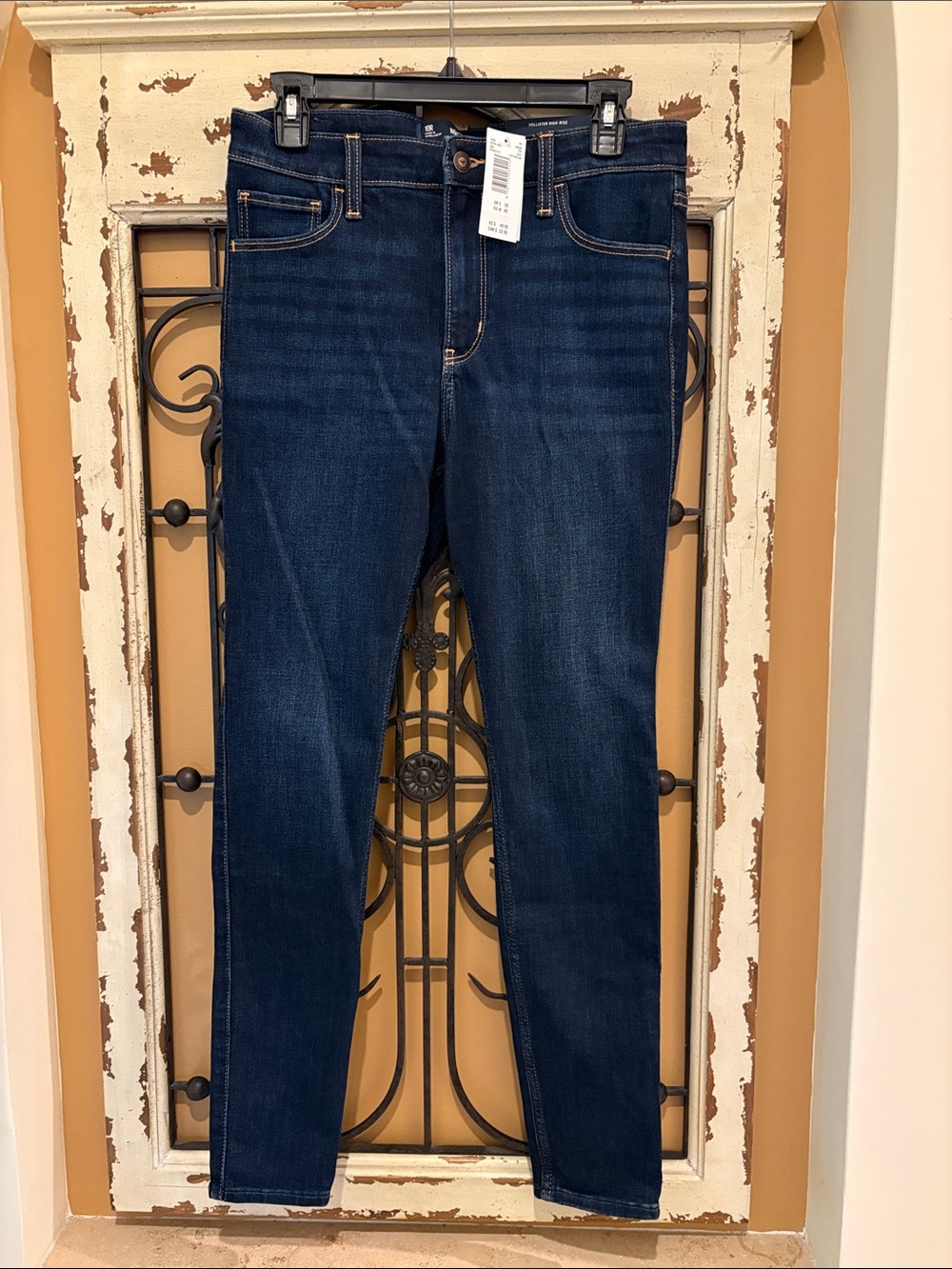 Hollister Women’s High Rise Super Skinny Blue Jeans New with Tags 10R/30R - Picture 2 of 9